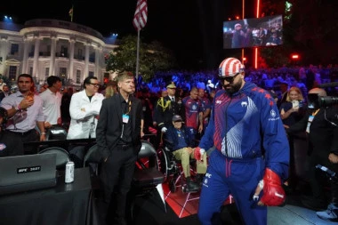 "ONA JE MUŠKARAC!" Amerikanac pomenuo majku svog rivala, a onda zgrozio sve izjavom o nekadašnjoj prvoj dami  (VIDEO)