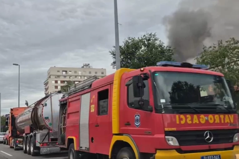 APOKALIPTIČNE SCENE U KNJAŽEVCU! Ogroman požar guta sve pred sobom, vatrogasci nemoćni