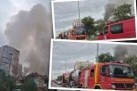 DRAMA NA NOVOM BEOGRADU NE JENJAVA: Vatrogasci se više od sat vremena BORE sa VATRENOM STIHIJOM, građanima upućen HITAN APEL! (FOTO, VIDEO)
