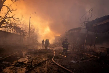 BRUTALNA RUSKA OSVETA UKRAJINI! Moskva ZASULA gradove PROJEKTILIMA, poginuli spasioci koji su gasili požar! (FOTO, VIDEO)