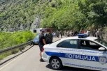 AUTOMOBILI SMRSKANI, U JEDNOM BILA BEBA STARA SAMO 15 DANA! Težak sudar na Ibarskoj magistrali! (FOTO)