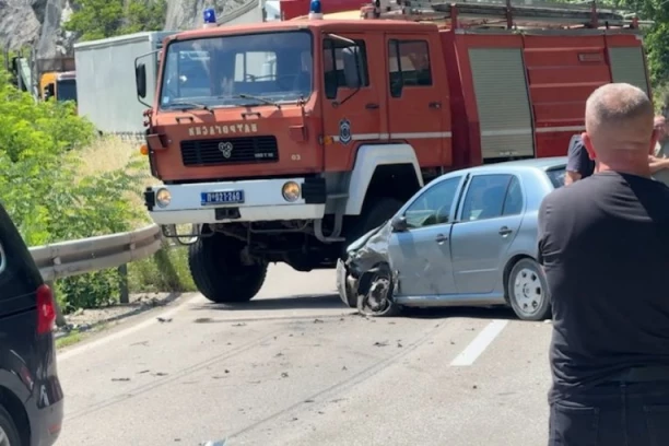 PETORO POVREĐENIH, MEĐU NJIMA MAJKA SA BEBOM! Detalji stravične nesreće na Ibarskoj magistrali! (FOTO)
