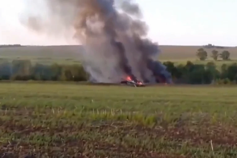 POGLEDAJTE PAD MOĆNOG RUSKOG BOMBARDERA! Učestvovao je u napadu na Ukrajinu kada je gorela PRAVOSLAVNA SVETINJA? (FOTO, VIDEO)