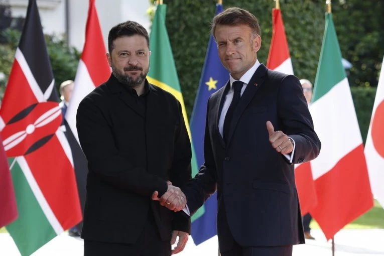 ZELENSKI STIGAO NA SAMIT G7! Dočekao ga Makron, svi čekaju KLJUČNE sastanke sa Trampom oko Ukrajine! (FOTO)