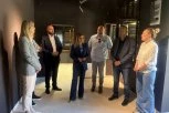 "MORA SE ZNATI ŠTA SE OVDE DOGODILO": Đurđević Stamenkovska obišla spomen-kuću na groblju u Sremskoj Mitrovici