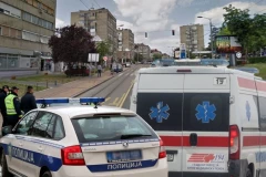NIJE MU BILO SPASA! Preminuo vozač čiji se automobil prevrnuo na krov nakon što mu je pozlilo u vožnji (FOTO)