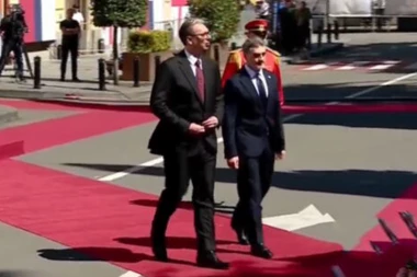 IZUZETNA ČAST ZA PREDSEDNIKA SRBIJE: Vučića na aerodromu lično ispratio predsednik Gruzije Kavelašvili