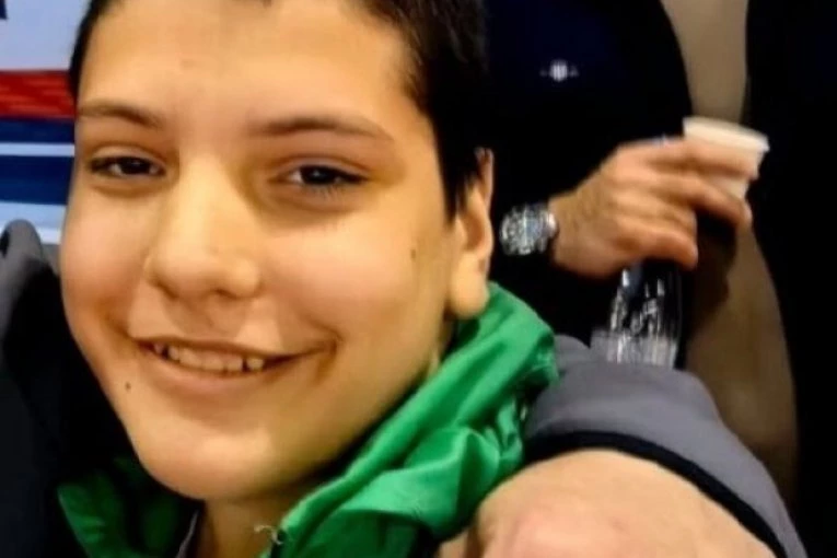 U TOKU VELIKA POTRAGA! U Beogradu nestao dečak Vukašin Srećković (15) - NESREĆNA MAJKA, KOJU MUŽ UMALO NIJE UBIO NASRED ULICE, MOLI ZA POMOĆ!