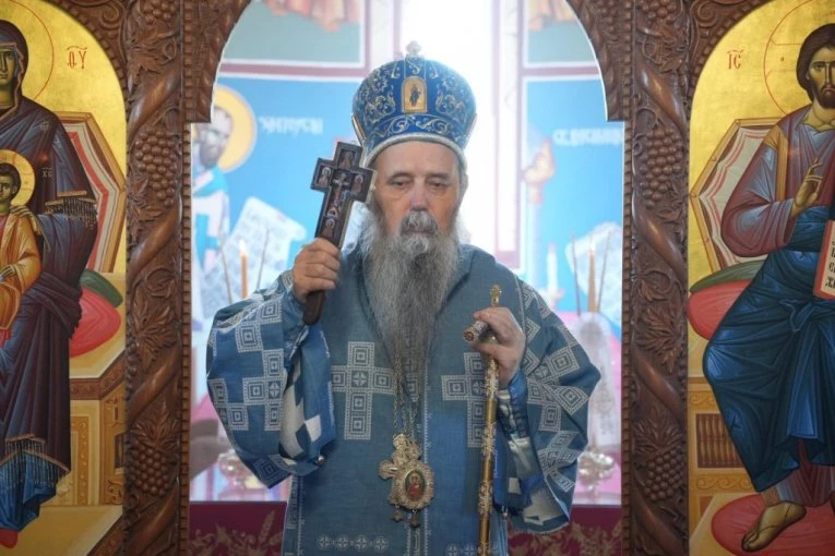 “NAŠA DECA MORAJU DA UČE ISTINITU ISTORIJU SVETOSAVLJA, A NE NEKU IZMIŠLJENU”: Mitropolit Fotije pozvao na čuvanje vere, predaka i porodičnih imanja