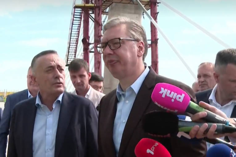 Vučić  obilazi radove na izgradnji Fruškogorskog koridora i mosta preko Dunava kod Petrovaradina