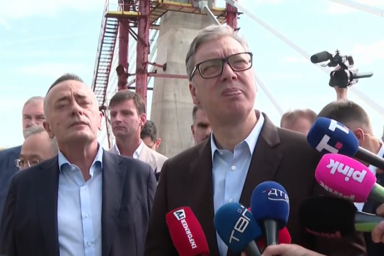 Vučić  obilazi radove na izgradnji Fruškogorskog koridora i mosta preko Dunava kod Petrovaradina