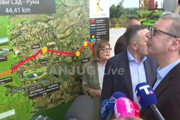 ZA DVE I PO GODINE ZAVRŠAVAMO CEO FRUŠKOGORSKI KORIDOR! Vučić obilazi radove na mostu preko Dunava kod Petrovaradina: Moralo je makar za godinu brže! (FOTO)