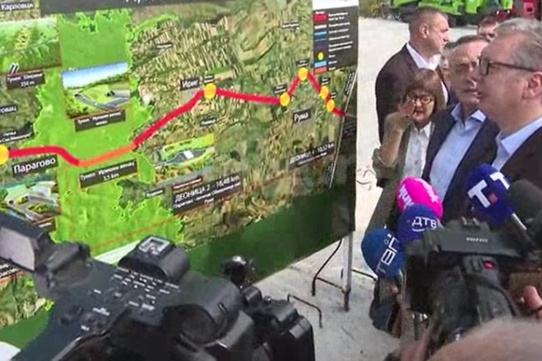 Vučić  obilazi radove na izgradnji Fruškogorskog koridora i mosta preko Dunava kod Petrovaradina