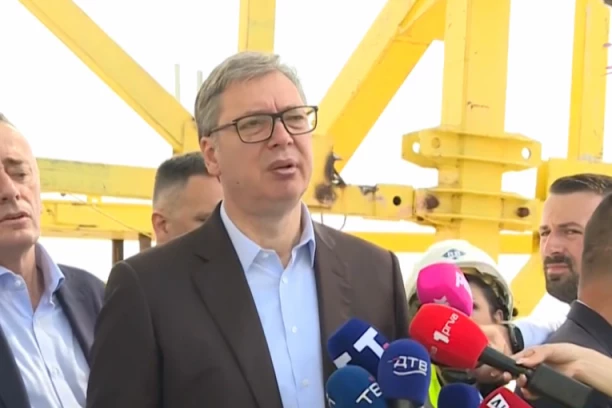 Predsednik Vučić obilazi Jedinstveni dispečerski centar