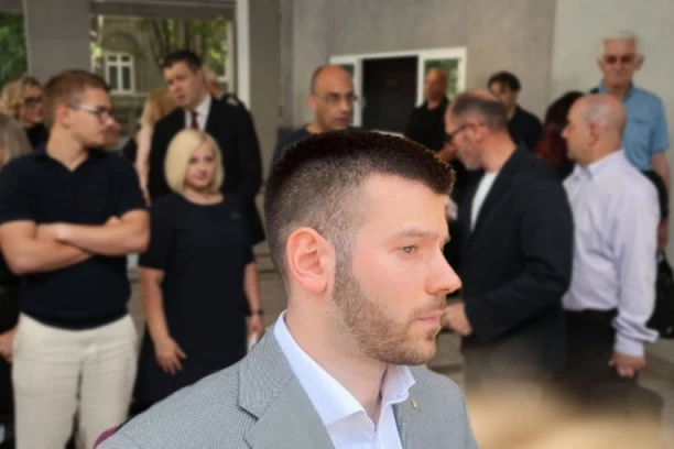 DA JE DEČAK-UBICA ZNAO ZA ODGOVORNOST, MOŽDA NE BI POČINIO MASAKR! Advokat porodica žrtava u "Ribnikaru" nakon presude Kecmanovićima: "Oni su bili samo deca!" (VIDEO)