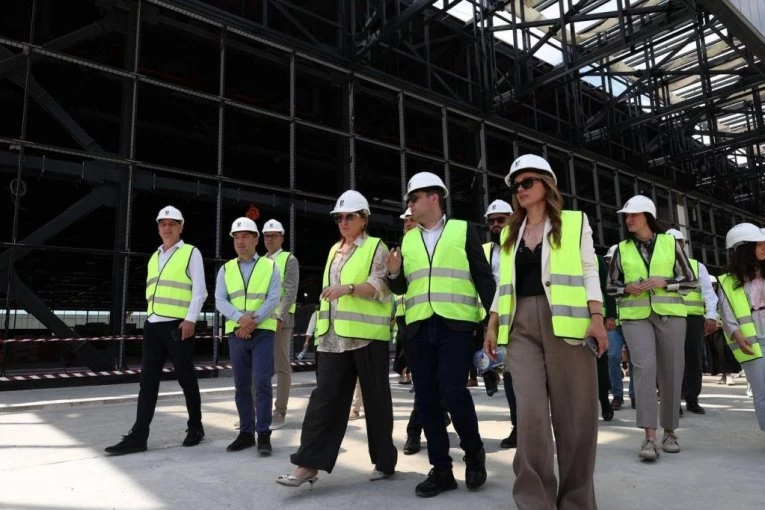 PREDSTAVLJEN NAPREDAK RADOVA NA GRADILIŠTU EKSPO 2027 BEOGRAD I KONCEPT PAVILJONA - SRPSKA KUĆA: U susret Ekspu predstavnici opština u Srbiji obišli Ekspo 2027 kompleks