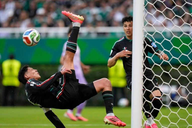 MEKSIKO - JUŽNA KOREJA: Pravi derbi na Mundijalu!