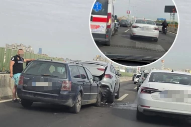 HAOS NA GAZELI! Lančani sudar izazvao kolaps - vozači zaglavljeni na mostu! (FOTO)