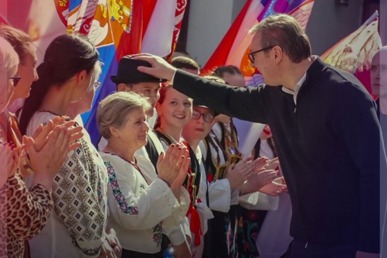 "ŽELIMO DA BUDEMO UJEDINJENI U LJUBAVI PREMA SRBIJI..."  Predsednik Vučić poslao ključnu poruku svim građanima!