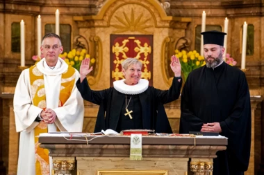 DA LI JE PRISUSTVO PRAVOSLAVNIH SVEŠTENOSLUŽITELJA NA KATOLIČKIM MISIMA ČISTA JERES? Sveštenik o pitanju koje zabrinjava sve više vernika!