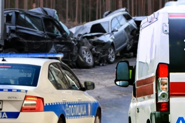 TROJE MRTVIH I VIŠE POVREĐENIH! Stravičan lančani sudar kod Banjaluke!