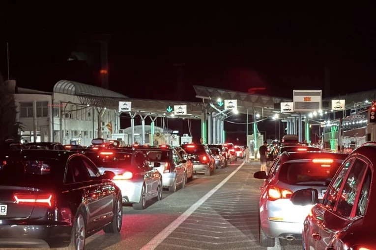 OGROMNE KOLONE NA GRANIČNOM PRELAZU ŠID! Obustavljen saobraćaj i na OVOJ naplatnoj stanici