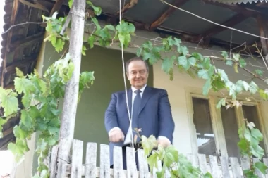 "ODAVDE JE SVE POČELO!" Ministar Dačić posetio rodnu kuću svoga oca i dede - TO JE MOJA POSTOJBINA! (FOTO, VIDEO)