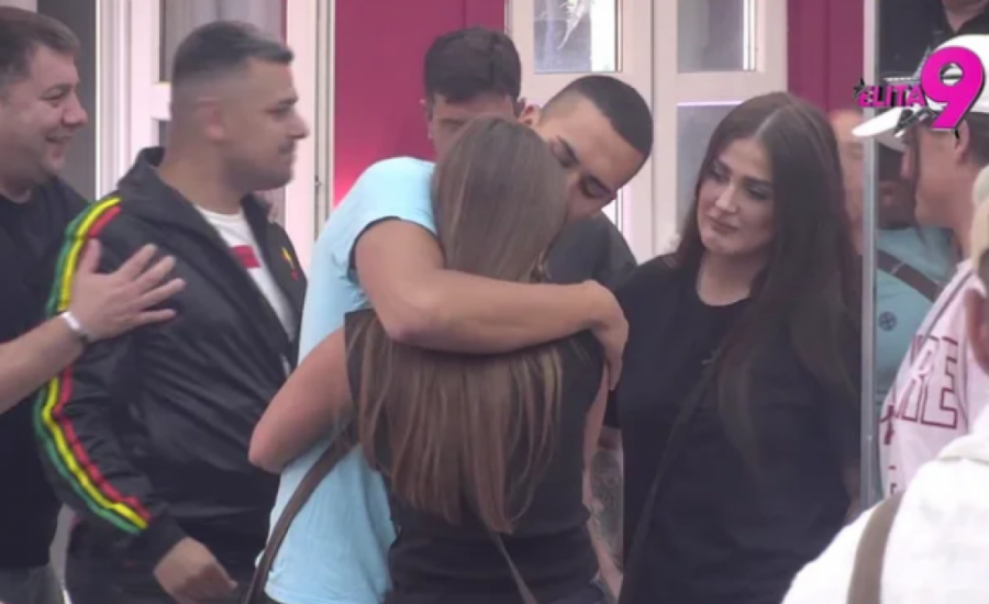 VODITELJKA SAOPŠTILA ZVANIČNU ODLUKU TIK PRED FINALE ELITE: Ovo menja rijaliti iz korena - ASMIN NAPUŠTA BELU KUĆU! (FOTO)