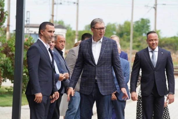 VUČIĆ OBILAZI NOVI DISPEČERSKI CENTAR! Predsednik stigao u Makiš!