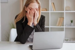 Od ovog fenomena pate i NAJINTELIGENTNIJI ljudi - strah koji može da napravi veliki problem!