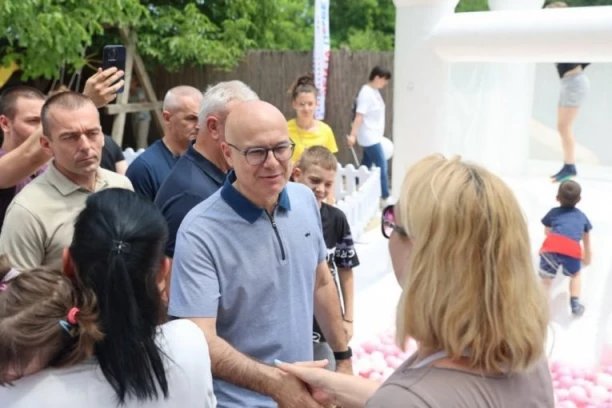 "VREME JE DA KRENEMO U PROCES UJEDINJENJA NARODA" Vučević u Kovilju pozvao narod da 27. juna dođu na skup u Beograd