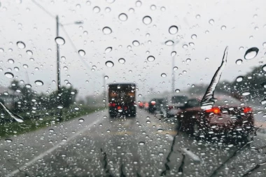 NEVREME PARALISALO PODGORICU! Pljuskovi i grad napravili haos u prestonici, POLA GRADA U MRAKU