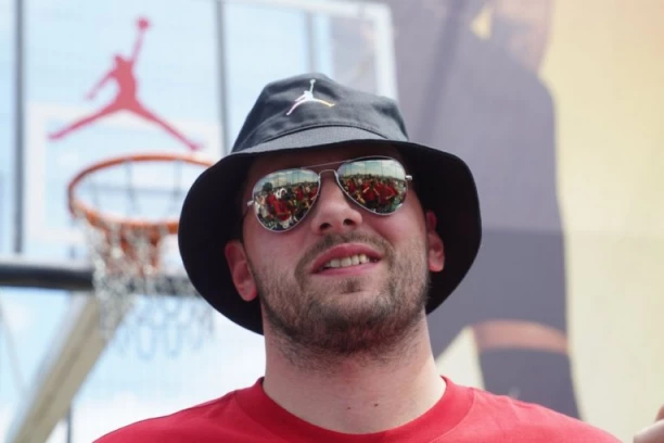 NIJE SAMO DONČIĆ! Još dve NBA zvezde stigle u Beograd - ovacije za čuvene košarkaše na Kalemegdanu! (FOTO)