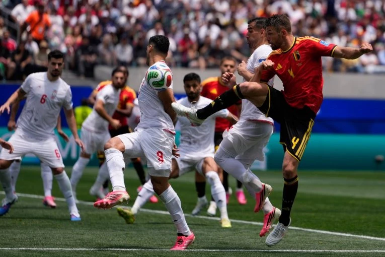 BELGIJA OSTALA SA IGRAČEM MANJE: Iran sada ima priliku da promeni pristup