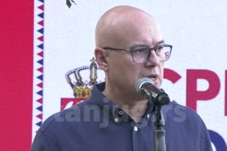 "SAMO ZAHVALJUJUĆI NARODU OSTALI SMO NA NOGAMA!" Vučević uputio jaku poruku sa skupa u Laćarku -  Vreme je da oni koji su rušili državu dobiju odgovor na izborima! (FOTO, VIDEO)