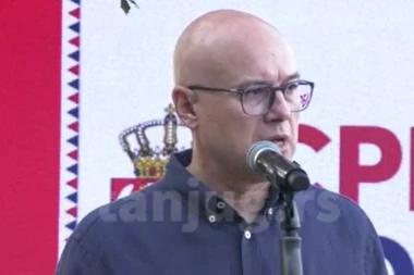 "SAMO ZAHVALJUJUĆI NARODU OSTALI SMO NA NOGAMA!" Vučević uputio jaku poruku sa skupa u Laćarku -  Vreme je da oni koji su rušili državu dobiju odgovor na izborima! (FOTO, VIDEO)