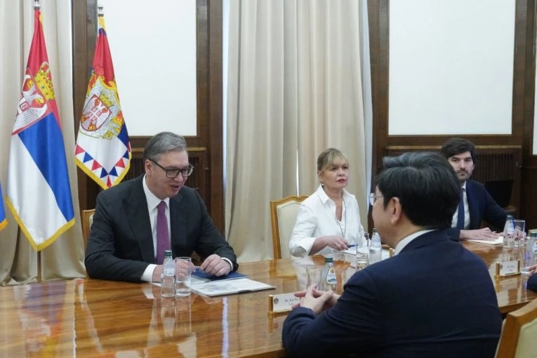 Vučić se sastao sa jednim od najvećih stručnjaka za AI: Predsednik razgovarao sa Kaj-Fu Lijem! (FOTO)