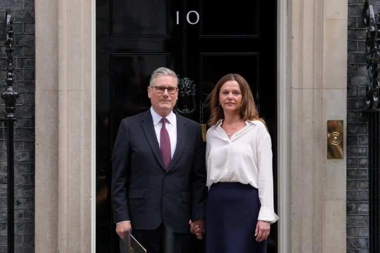 KIR STARMER PODNEO OSTAVKU! Potres na ostrvu: Britanija ostala bez premijera (FOTO, VIDEO)