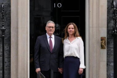 KIR STARMER PODNEO OSTAVKU! Potres na ostrvu: Britanija ostala bez premijera (FOTO, VIDEO)