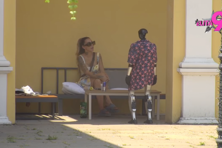 Aneli Ahmić i Robot Toša