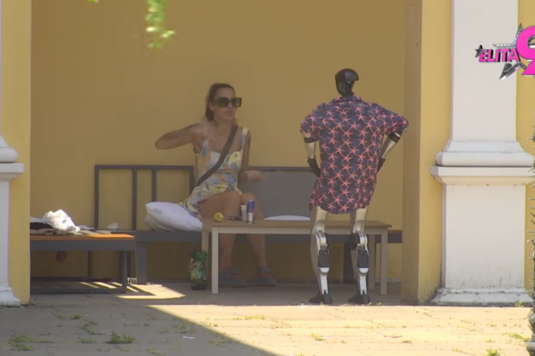 Aneli Ahmić i Robot Toša