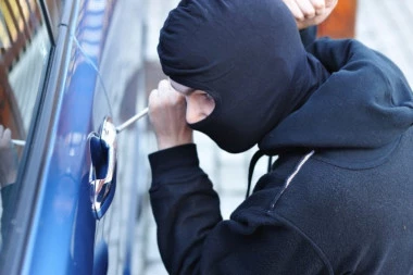 OVO JE JEDINI NAČIN DA PROBLEMATIČNU DECU VRATITE NA PRAVI PUT! Arhimandrit Alipije otkrio šta svaka ožalošćena majka treba svakodnevno da uradi!