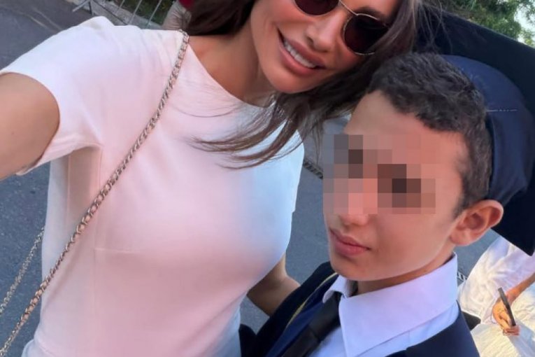 Emina Jahović sa Javuzom