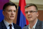 "EVO...GDE GOD STAVIM KARTICU, NE POKREĆE SE"! Jovanov eksperimentom u Skupštini razmontirao Parandilovića