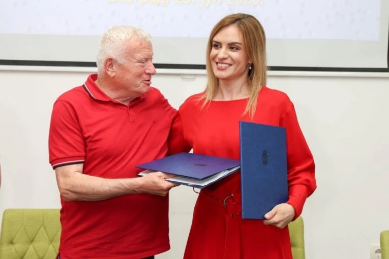POMOĆ U PRAVOM TRENUTKU: Đurđević Stamenkovski potpisala ugovor sa Savezom slepih Srbije u iznosu od 14 miliona dinara! (FOTO)