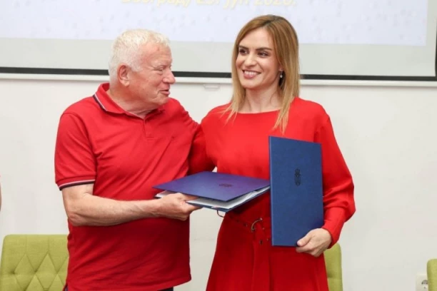 POMOĆ U PRAVOM TRENUTKU: Đurđević Stamenkovski potpisala ugovor sa Savezom slepih Srbije u iznosu od 14 miliona dinara! (FOTO)