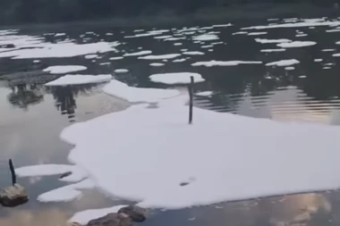 ŠTA JE SAD OVO NA TAMIŠU? Građani posle nevremena ostali šokirani prizorom na reci (VIDEO)