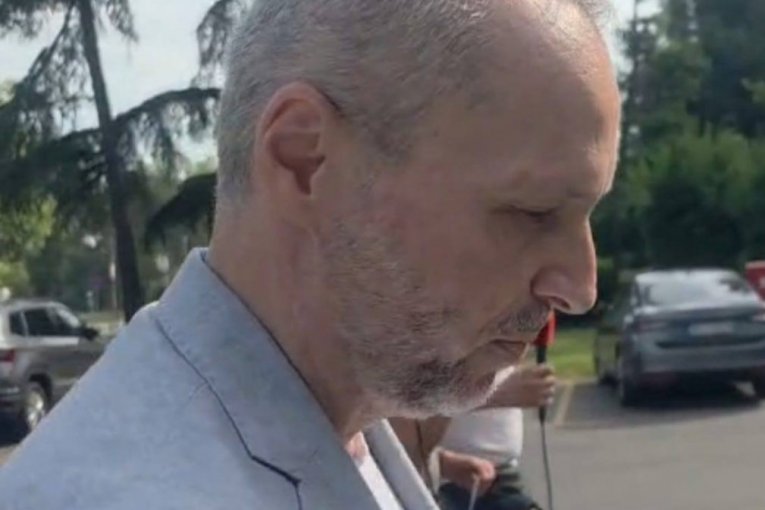 Aleksandar Olenik stigao u zgradu UKP