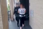 PARE ZA DECU STRPALA U DŽEP! Beograđanka osumnjičena za milionsku prevaru u Jagodini - pogledajte kako je uhapšena! (VIDEO)