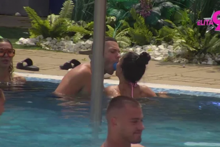 Vrele scene u bazenu